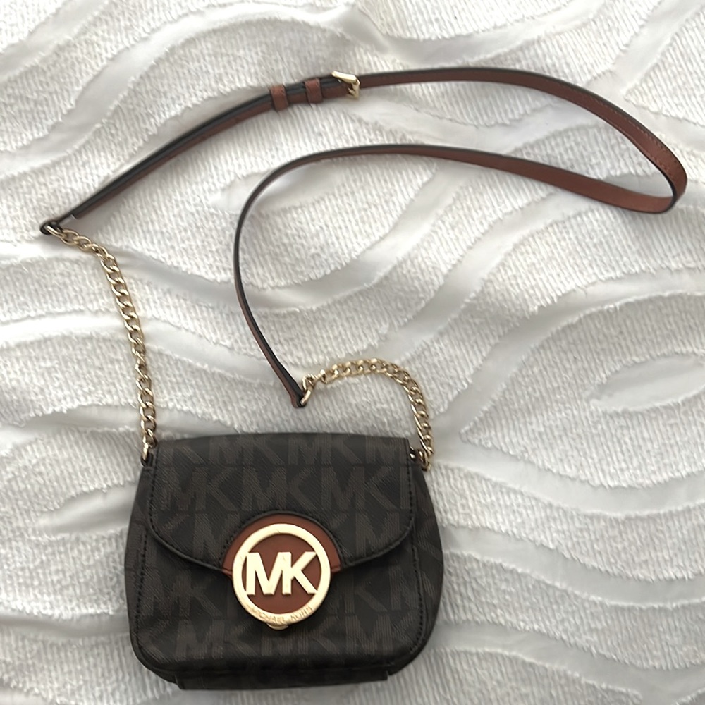Michael Kors cross body purse